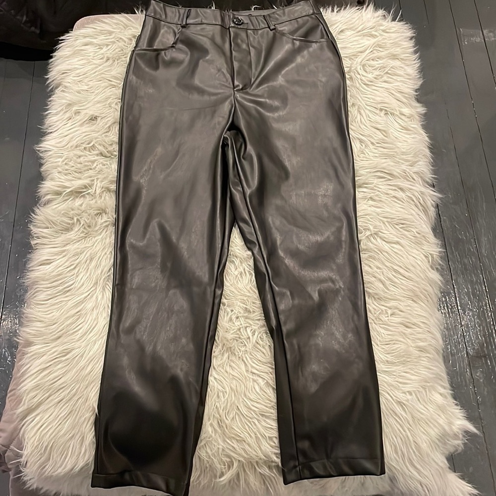 Pretty Little Thing Black Faux Leather Cropped Pants size 8